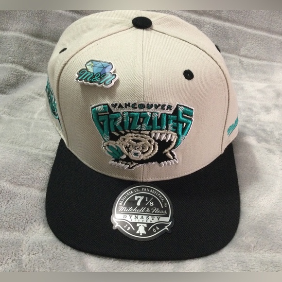 Mitchell & Ness Vancouver Grizzlies Inaugural Season SE Fitted Hat Size 7 1/8 - Picture 4 of 11